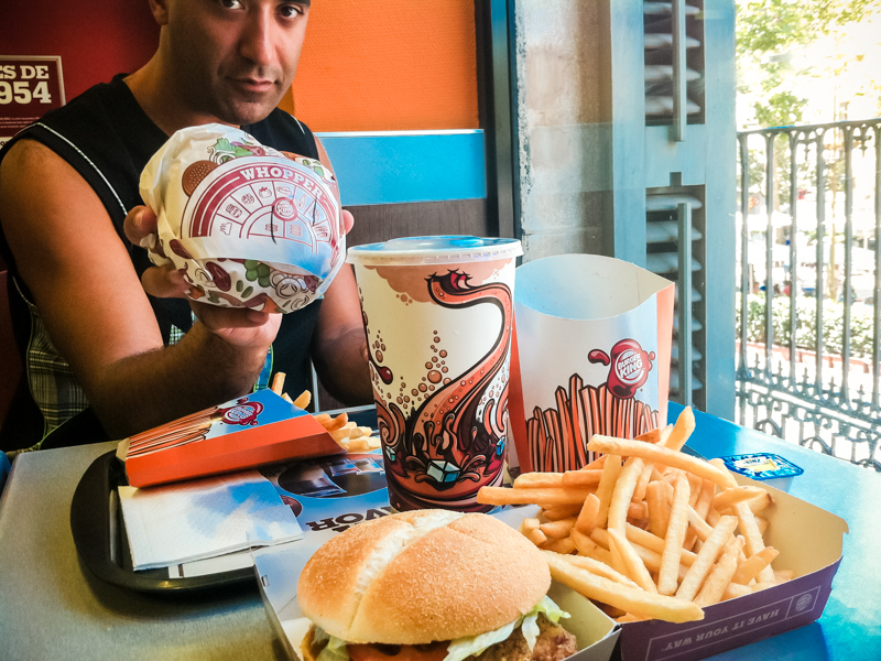 Kip satisfait de son Burger King © 2012 Jessica VALOISE
